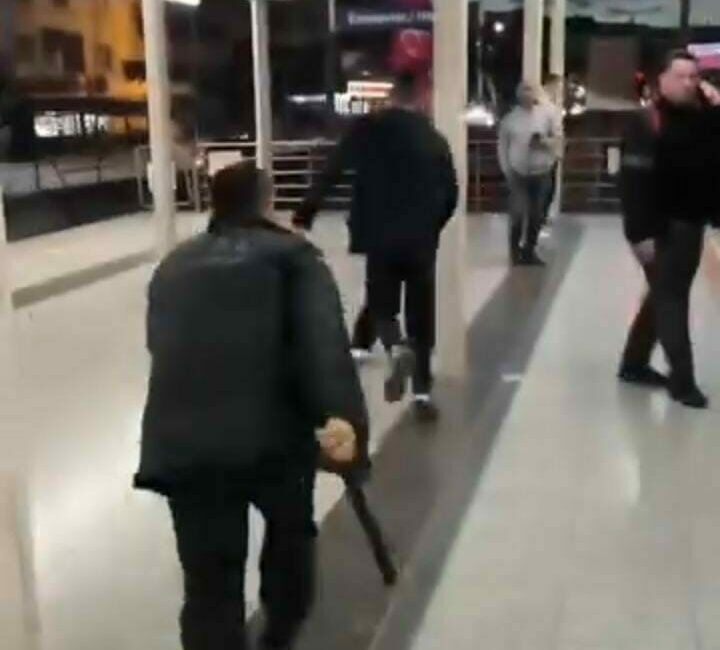 Bursa’da metro istasyonunda güvenlik görevlisi ile bir şüpheli arasında çıkan