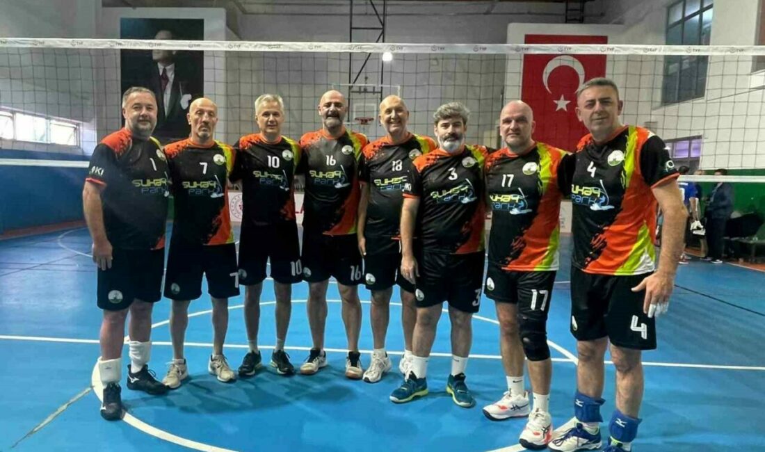 Osmangazi Belediyespor Veteran Voleybol Takımı sporcuları, Muğla’da düzenlenen Veteranlar Turnuvası’nda