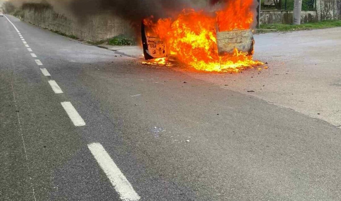 Bursa’nın İnegöl ilçesinde seyir halindeki otomobil, alev topuna döndü. Patlamanın