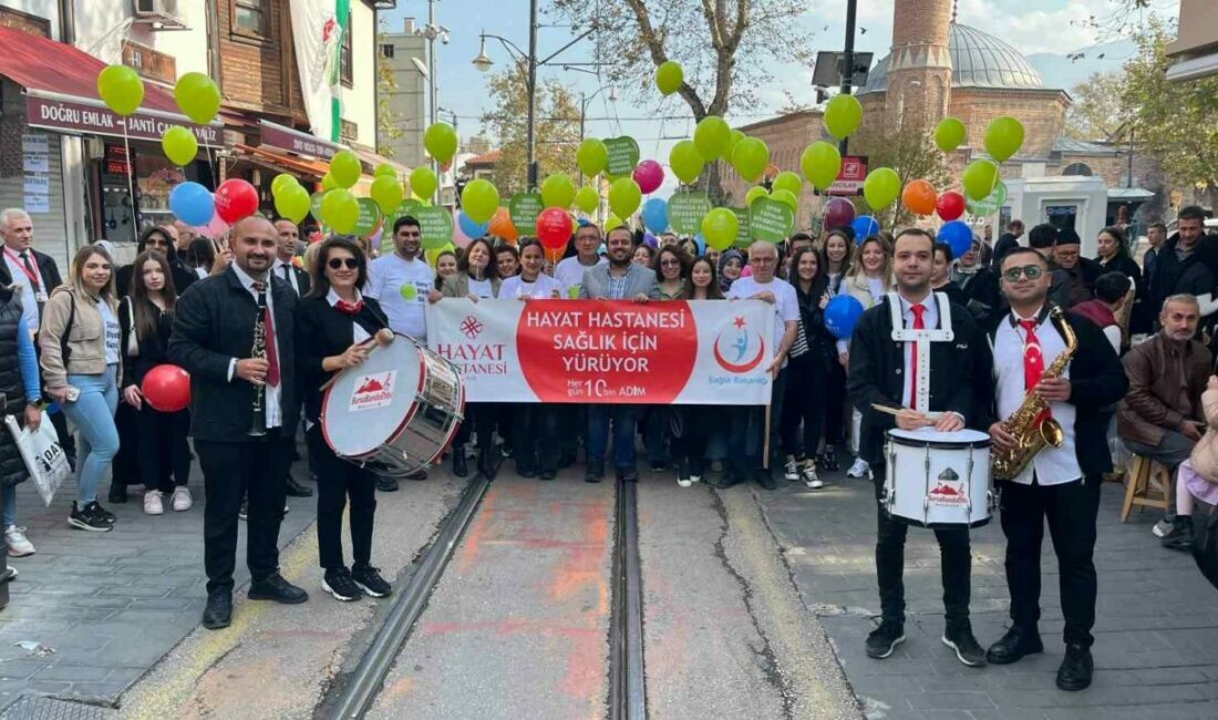 Dünya Diyabet Günü’ne dikkat çekmek isteyen sağlık çalışanları, cadde boyunca