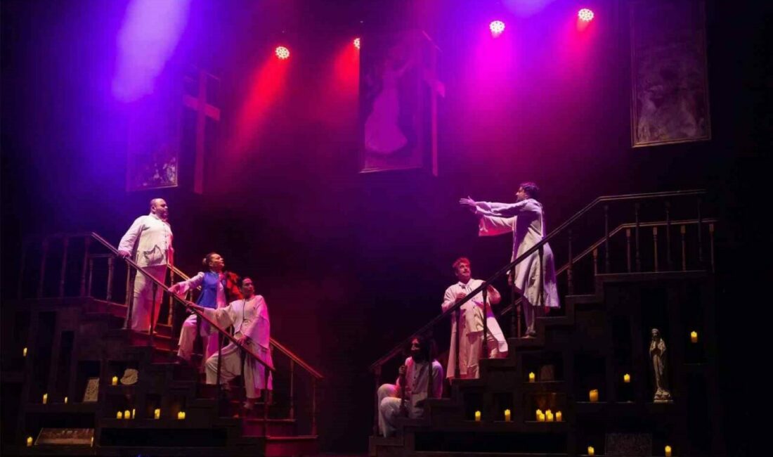 Bursa Büyükşehir Belediyesi, 24 Kasım Öğretmenler Günü dolayısıyla Şehir Tiyatrosu’nun