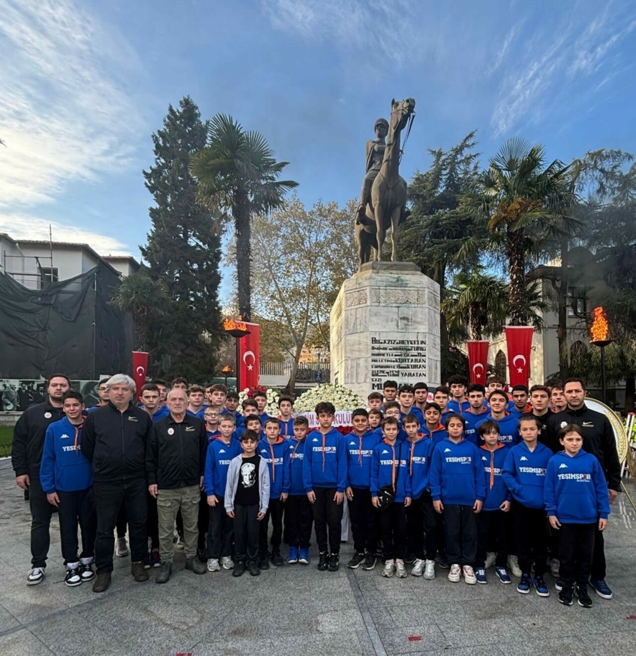 Yeşim Spor Kulübü oyuncuları ve teknik heyeti, 10 Kasım Atatürk’ü