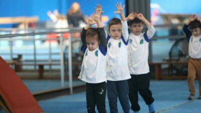 Bursa Büyükşehir Belediyesi’nin Kış Spor Okulları’nda üçüncü dönemin ardından sertifikalarını