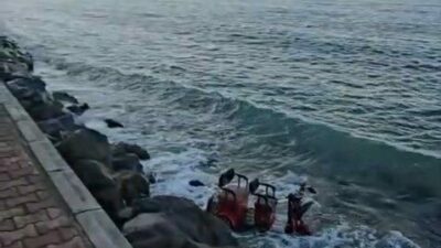 Bursa’nın Mudanya ilçesi Altınkum sahil yürüyüş bandında elektrikli motosikletle meydana