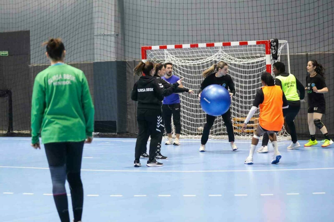 EHF Kadınlar Avrupa Kupası’nda mücadele eden Bursa Büyükşehir Belediyespor Kadın