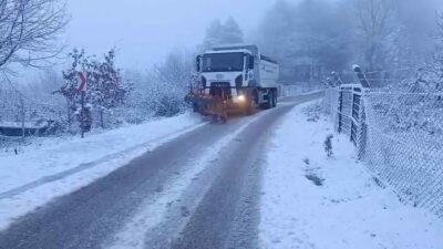 Bursa Büyükşehir Belediyesi, kentin farklı noktalarında etkili olan kar yağışı