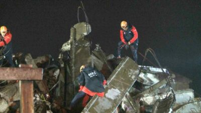 Bursa’da deprem senaryolu tatbikat gerçeğini aratmadı. Tatbikat, Afet ve Acil