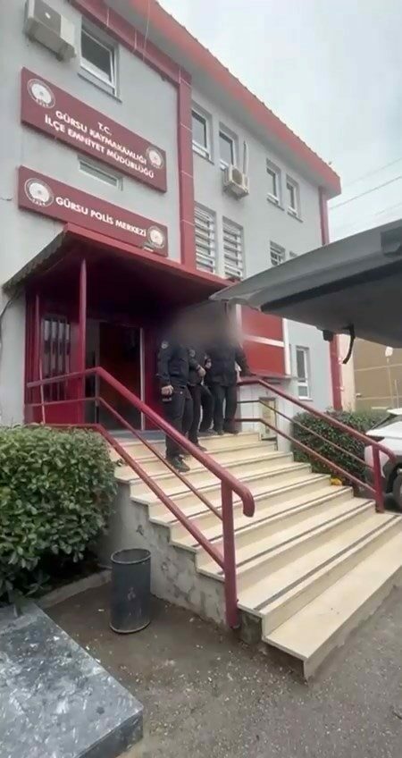 Bursa’nın Gürsu ilçesinde polis ekiplerince uyuşturucu ticareti yaptığı tespit edilen