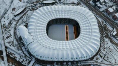 Bursa’da simge haline gelen mekanlar beyaza bürünürken, Timsah Arena Stadyumu’nun