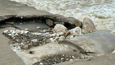 Mustafakemalpaşa’nın Yamanlı Mahallesi’nde mesire alanına geçişi sağlayan köprüdeki hasar, üzerinden