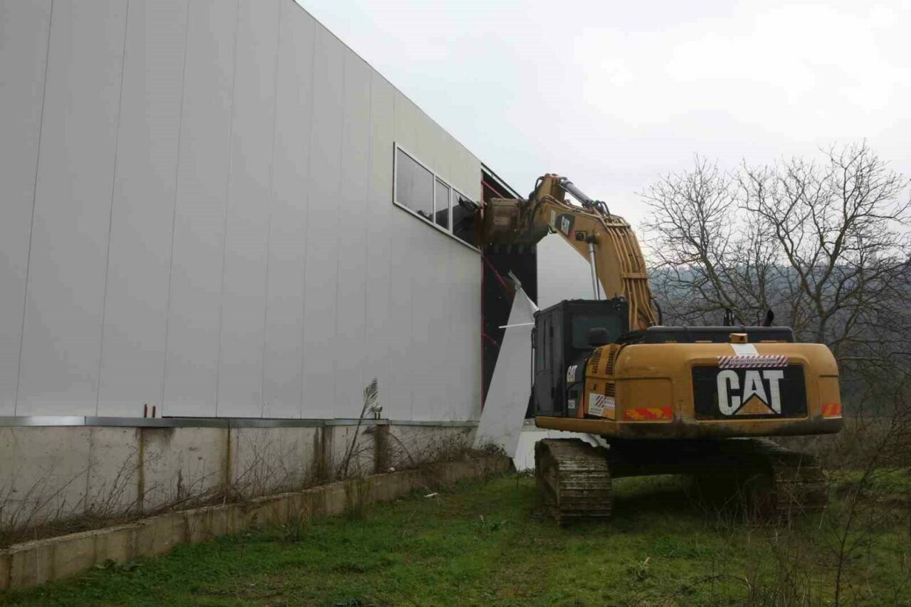 Nilüfer Belediyesi yıkım ekipleri, Tahtalı ve Yaylacık Mahallesi’nde toplam bin