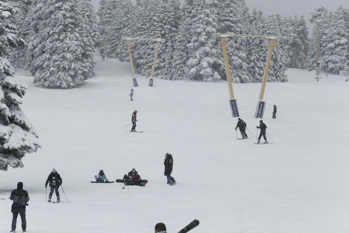Türkiye’nin önemli kış turizmi merkezlerinden Uludağ’da soğuk hava etkisini artırdı.